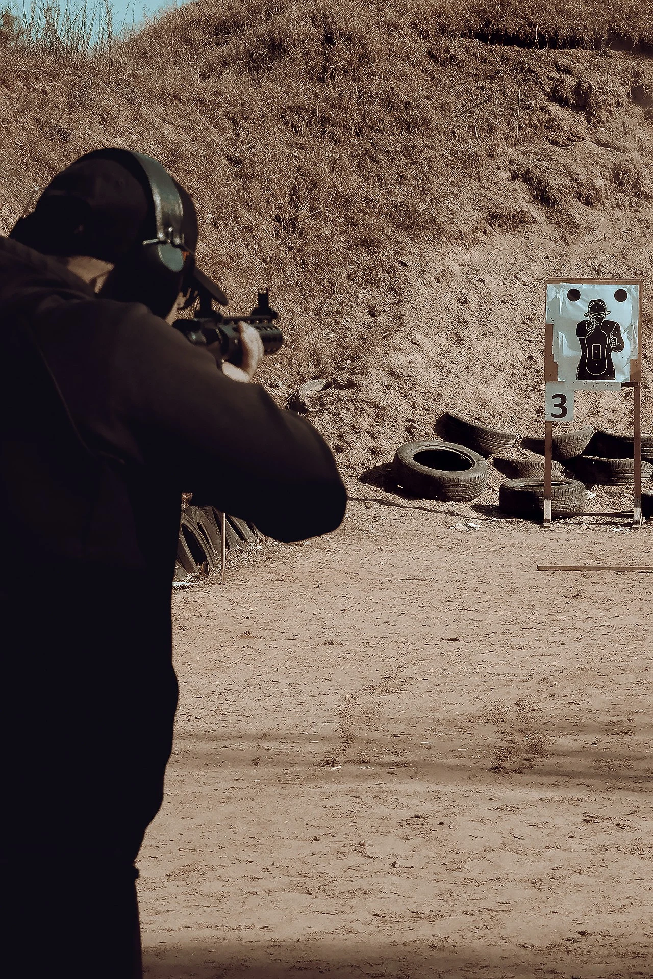 Fotografia reportażowa ze szkolenia strzeleckiego lub nurkowego — kadr 07