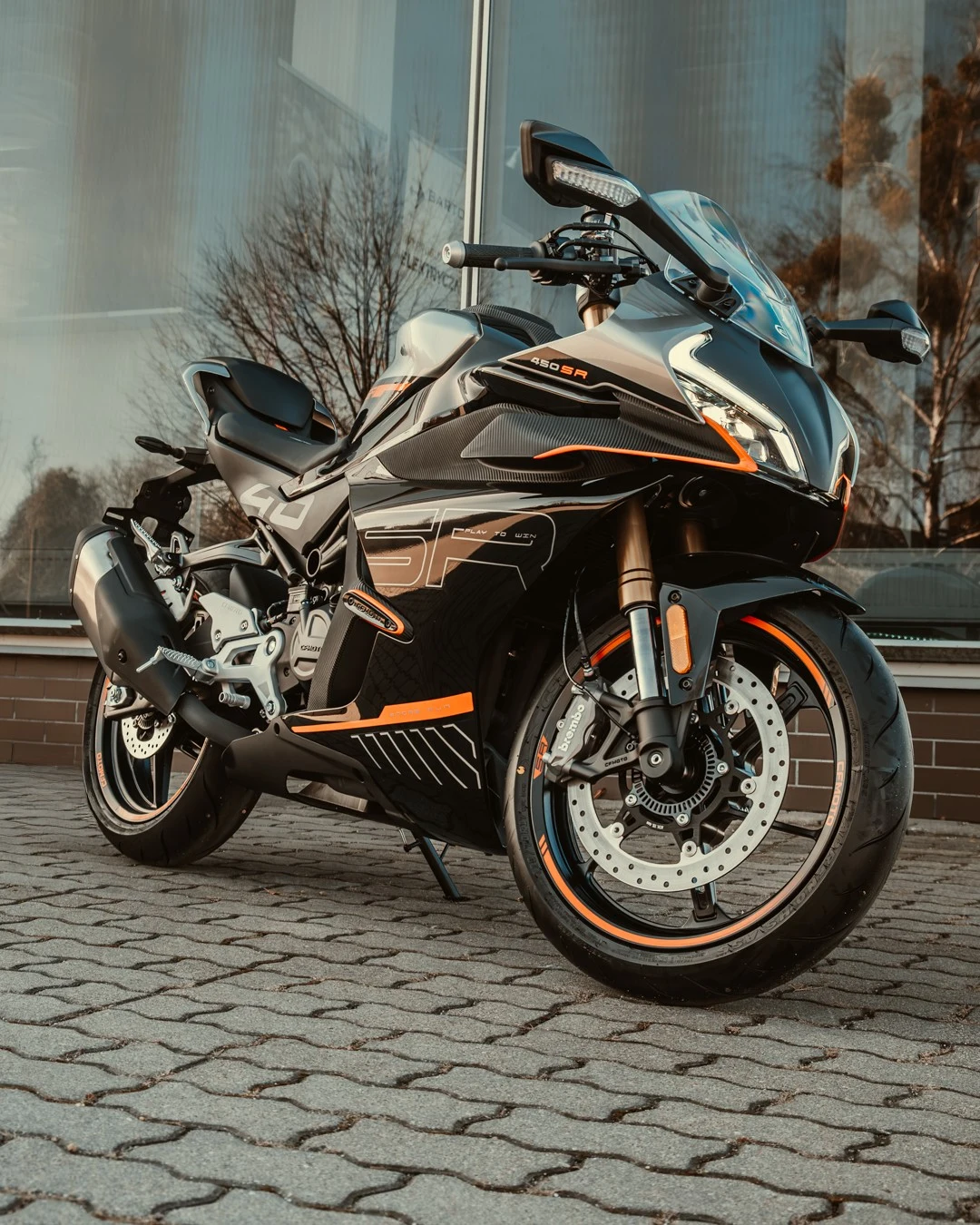 Fotografia motocykla, quada lub pracy w salonie — kadr 07