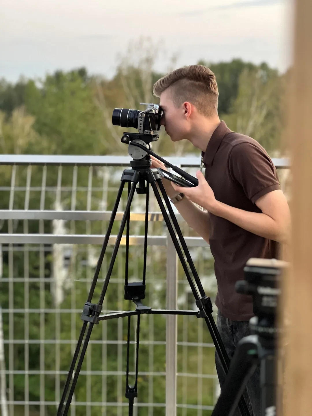 Operator MaratHabitat podczas produkcji wideo w terenie